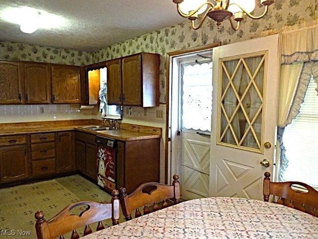 210 3 Rd St, House other with 3 bedrooms, 2 bathrooms and null parking in Spencer WV | Image 11
