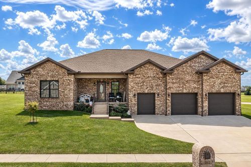 202 Wedgewood Cir, Paris, KY, 40361-2702 | Card Image
