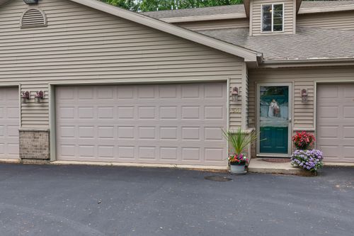 1501 Snow Shoe Trl, SUAMICO, WI, 54173-8284 | Card Image