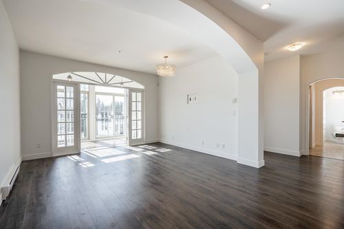 211-33485 S Fraser Way, Abbotsford, BC, V2S8P9 | Card Image