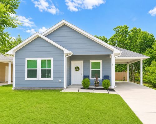 105 E 17th Ave, Corsicana, TX, 75110-8027 | Card Image