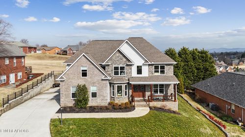427 Royal Oaks Dr, Maryville, TN, 37801-9635 | Card Image