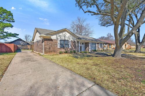 2924 Mimosa Dr, Sherman, TX, 75092-3407 | Card Image