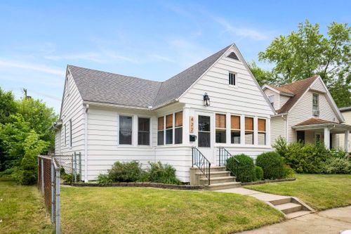 422 N Wenger Ave, Mishawaka, IN, 46544-2520 | Card Image