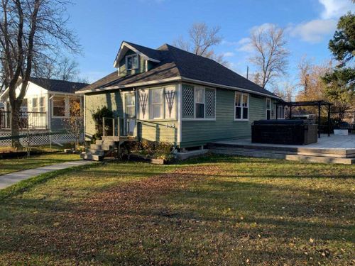 {{alt}} | Card Image