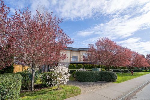 204-10421 Resthaven Dr, Sidney, BC, V8L3H4 | Card Image
