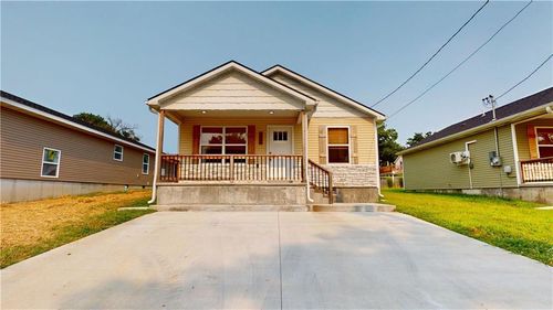 612 N Spring St, Nevada, MO, 64772-2111 | Card Image