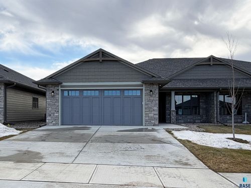 7103 E Copper Stone Cir, Sioux Falls, SD, 57110-7155 | Card Image