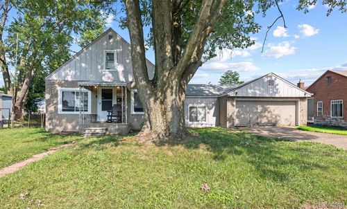 818 Belton St, Garden City, MI, 48135-3138 | Card Image