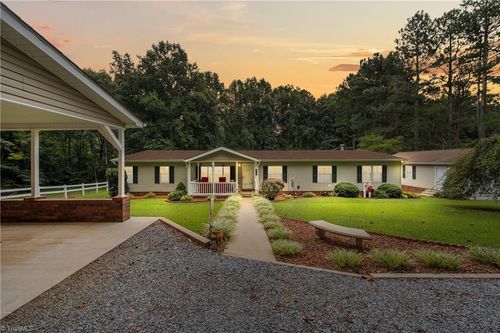 6904 Campbell Rd, Pleasant Garden, NC, 27313-8059 | Card Image