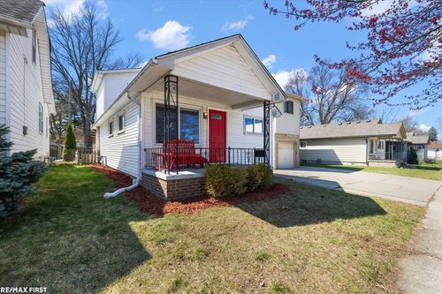 22110 Rosedale St, Saint Clair Shores, MI, 48080-3562 | Card Image