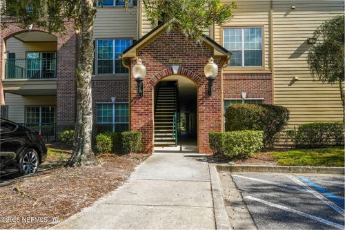 711-7800 Point Meadows Dr, Jacksonville, FL, 32256-4606 | Card Image