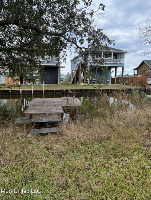 Nhn Swallow Ln, Bay Saint Louis, MS, 39520 | Card Image