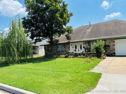 9314 E 40th Pl, Tulsa, OK, 74145-3710 | Card Image