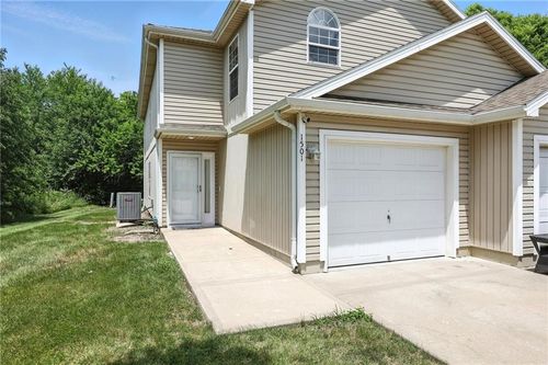 1501 Sw Shelby Dr, Lees Summit, MO, 64081-8301 | Card Image