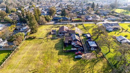 985 Gumview Road, Windsor, CA, 95492 | Card Image