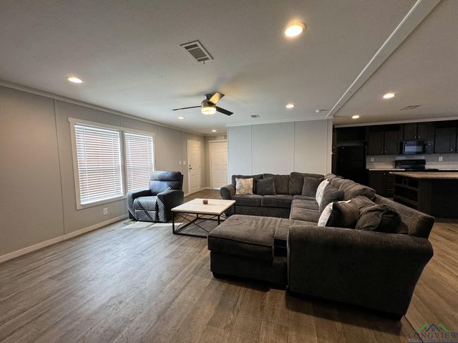 39 County Road 1206, House other with 3 bedrooms, 2 bathrooms and null parking in Daingerfield TX | Image 7