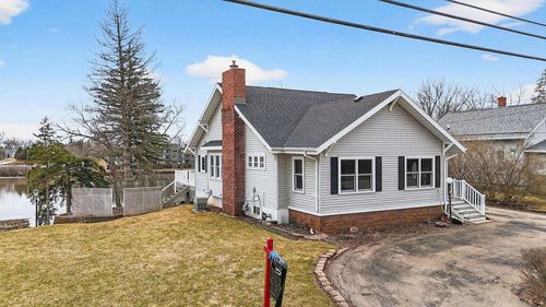 1721 W Main Street, LITTLE CHUTE, WI, 54140 | Card Image