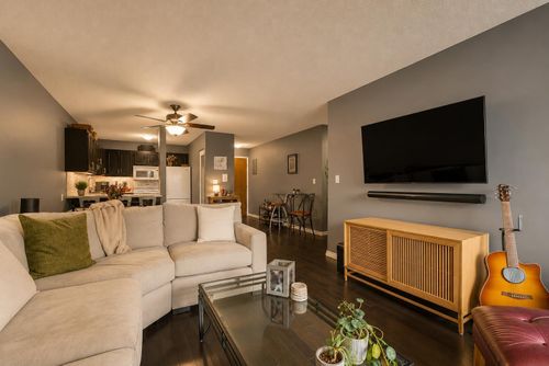 305-1001 68 Ave Sw, Calgary, AB, T2V4X1 | Card Image