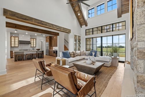 511 Interlaken St, Fredericksburg, TX, 78624 | Card Image