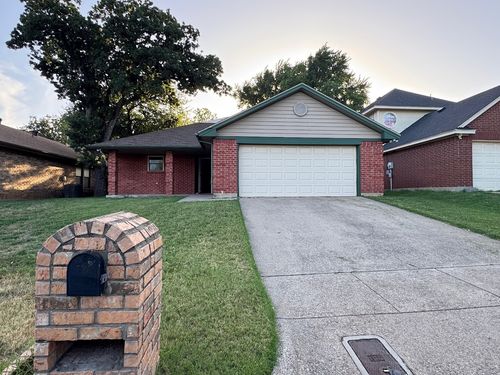 1508 Hollowbrook Ct, Fort Worth, TX, 76103-1735 | Card Image