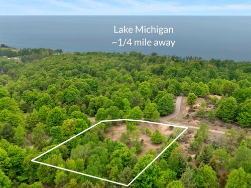 15380 Lake Bluff Rd, Arcadia, MI, 49613-9746 | Card Image