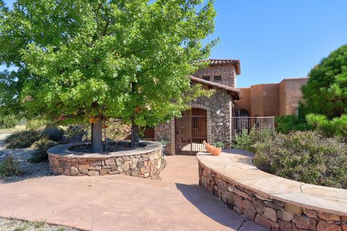 33 Via Entrada, Sandia Park, NM, 87047-9681 | Card Image