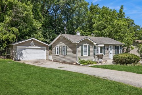 116 Valley Dr, Oakwood Hills, IL, 60013-1129 | Card Image