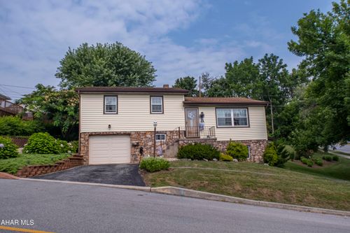 1818 Bell Ave, Altoona, PA, 16602-3512 | Card Image