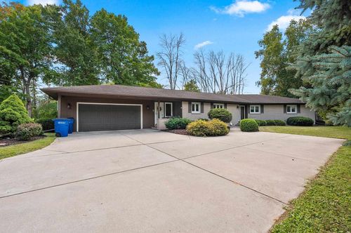 425 Flora Street, Pulaski, WI, 54162 | Card Image