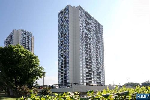6 Horizon, Fort Lee, NJ, 07024 | Card Image
