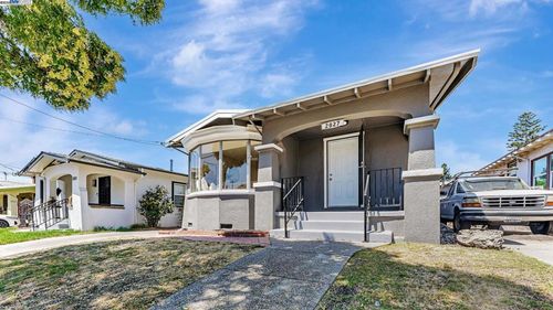 2827 Bartlett St, Oakland, CA, 94602-3657 | Card Image