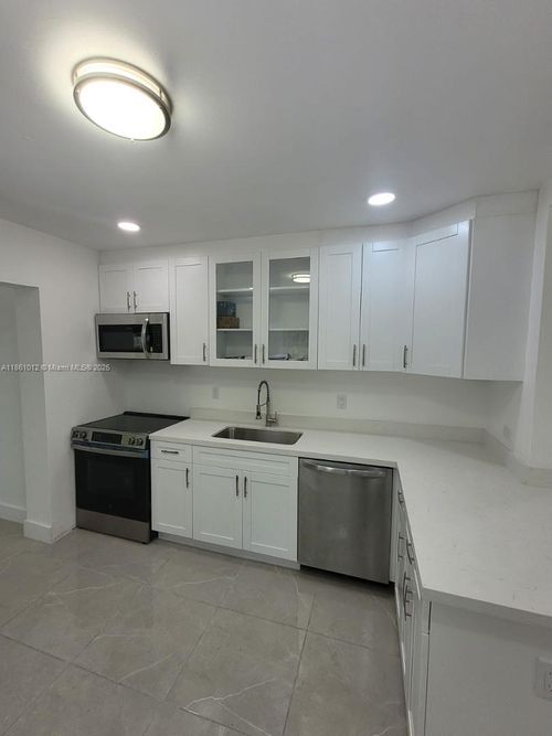 0-2823 Polk St, Hollywood, FL, 33020-4228 | Card Image