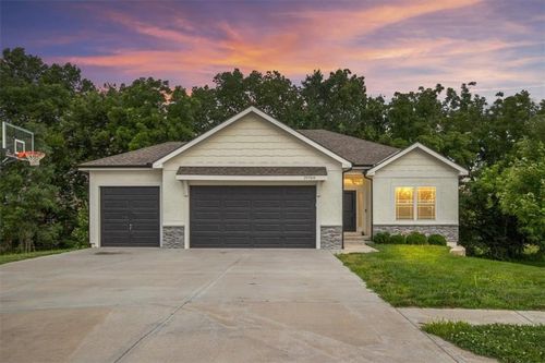 19709 198th Ct, Spring Hill, KS, 66083-8470 | Card Image