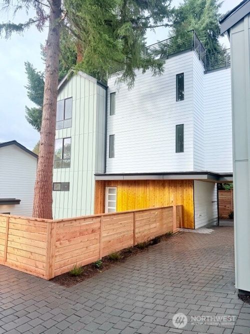 7341 21st Ave Ne, Seattle, WA, 98115-5715 | Card Image