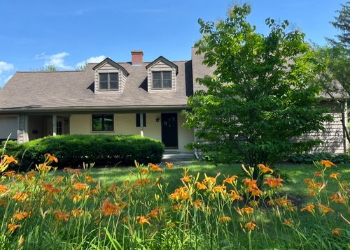 15 Stanton Ave, South Hadley, MA, 01075-1515 | Card Image