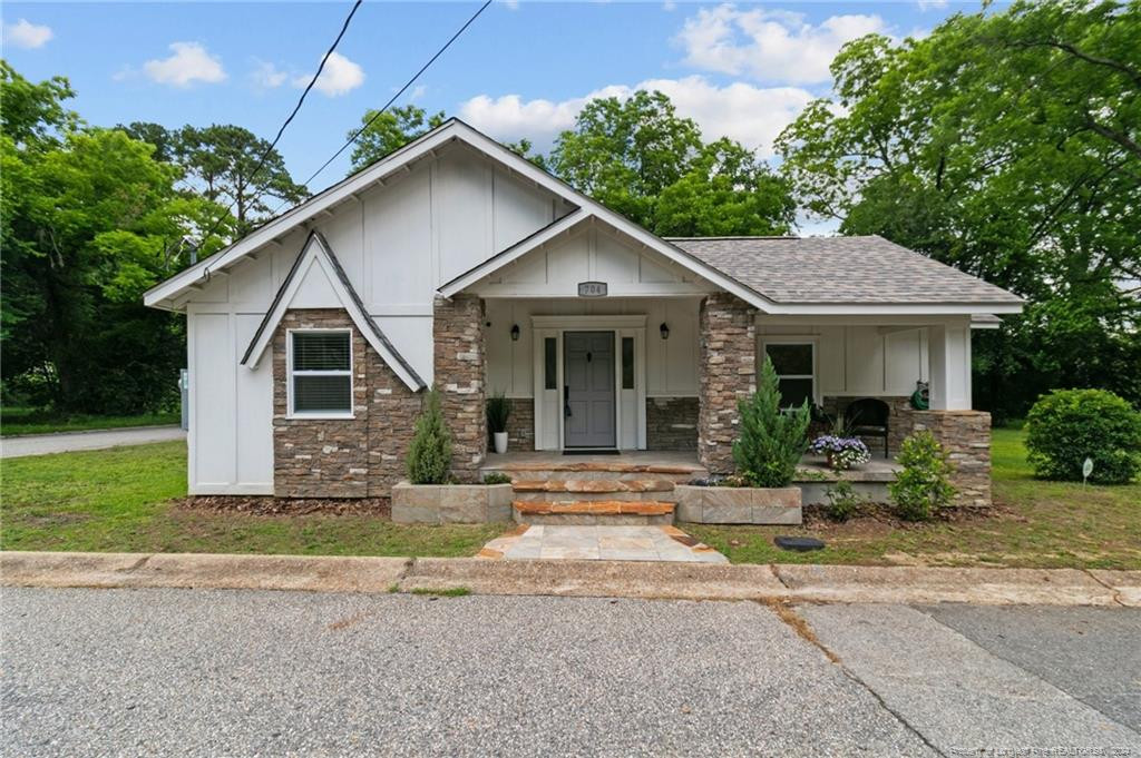 Ellis St, Fayetteville, NC 28301