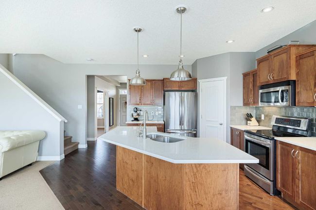 104 Prestwick Manor Se, Home with 4 bedrooms, 3 bathrooms and 8 parking in Calgary AB | Image 15