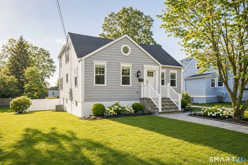 51 Country Rd, Fairfield, CT, 06824-4009 | Card Image