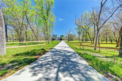 45 Echo Ln, Huntsville, TX, 77320-1629 | Card Image