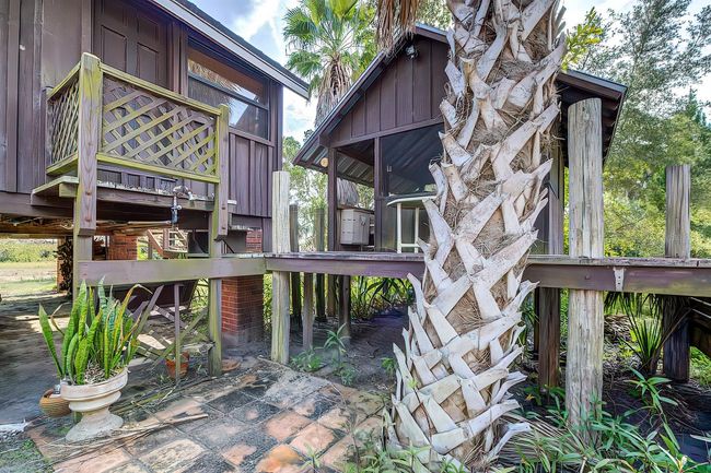 Jacuzzi House and Outdoor Shower | Image 38