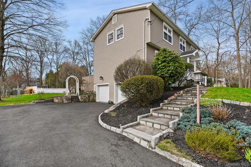 3594 Suncrest Ave, Yorktown Heights, NY, 10598-1122 | Card Image