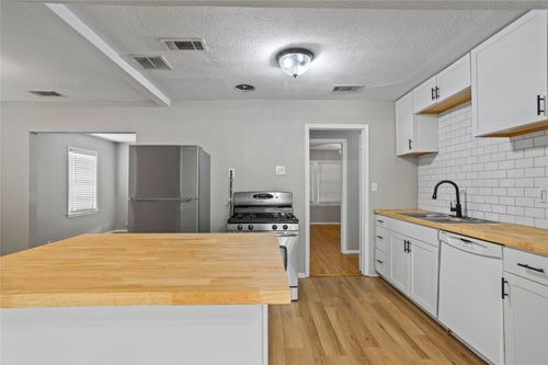 3504 Mission St, Fort Worth, TX, 76109-3051 | Card Image
