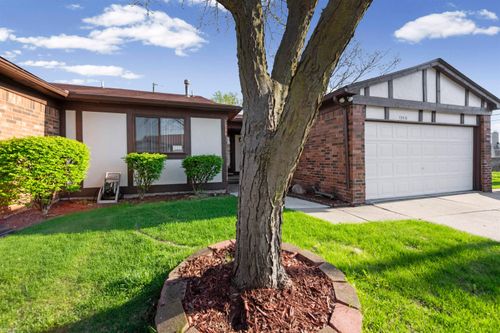 13510 Angela Dr, Warren, MI, 48088-6600 | Card Image