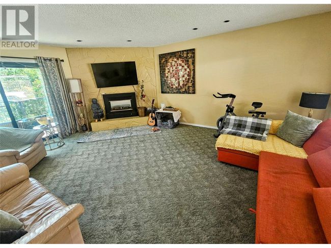 837 9 Th St, House other with 3 bedrooms, 2 bathrooms and 4 parking in Montrose BC | Image 5