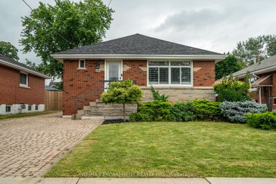 316 E 42nd St, House other with 2 bedrooms, 2 bathrooms and 6 parking in Hamilton ON | Image 1