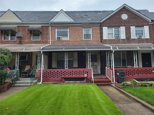 61-45 82nd St, Middle Village, NY, 11379-1407 | Card Image