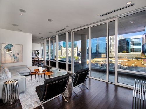 apt-737-2408 Victory Park Ln, Dallas, TX, 75219-7618 | Card Image