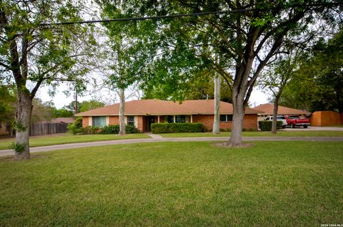 608 F St, Floresville, TX, 78114-2509 | Card Image