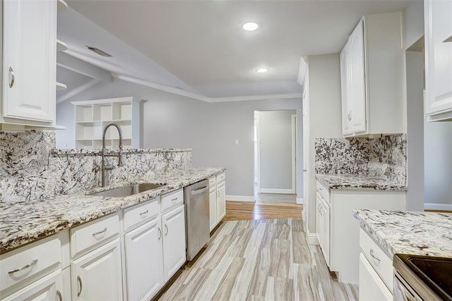 Plenty of cabinet space. | Image 11